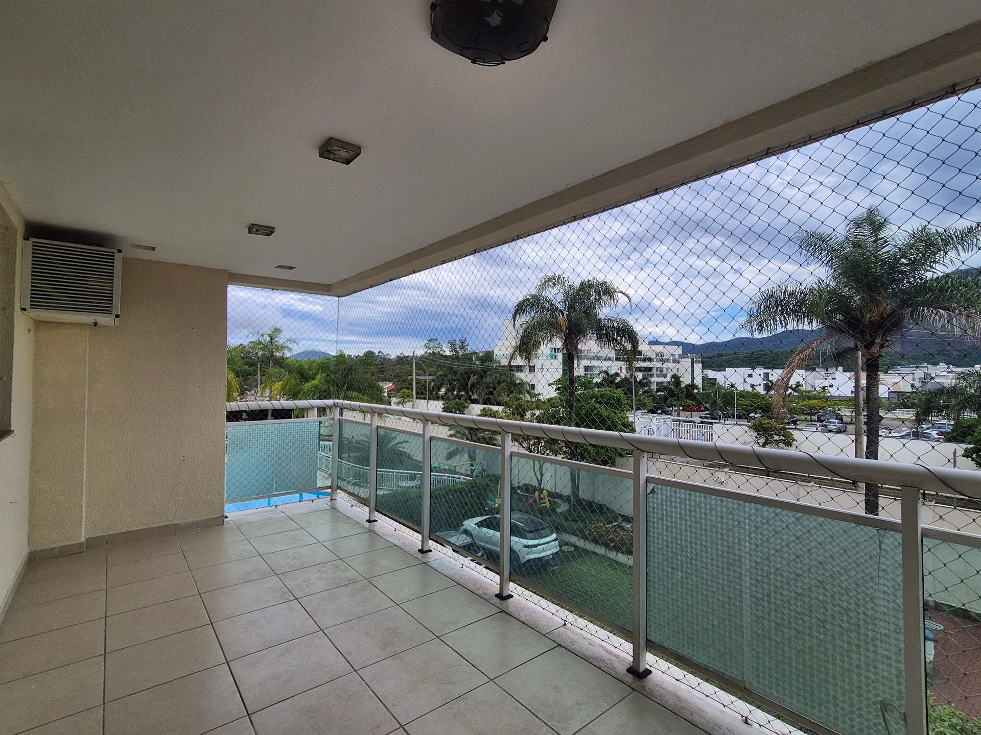 91 m² apartment with a home office and a mountain view — photo 4