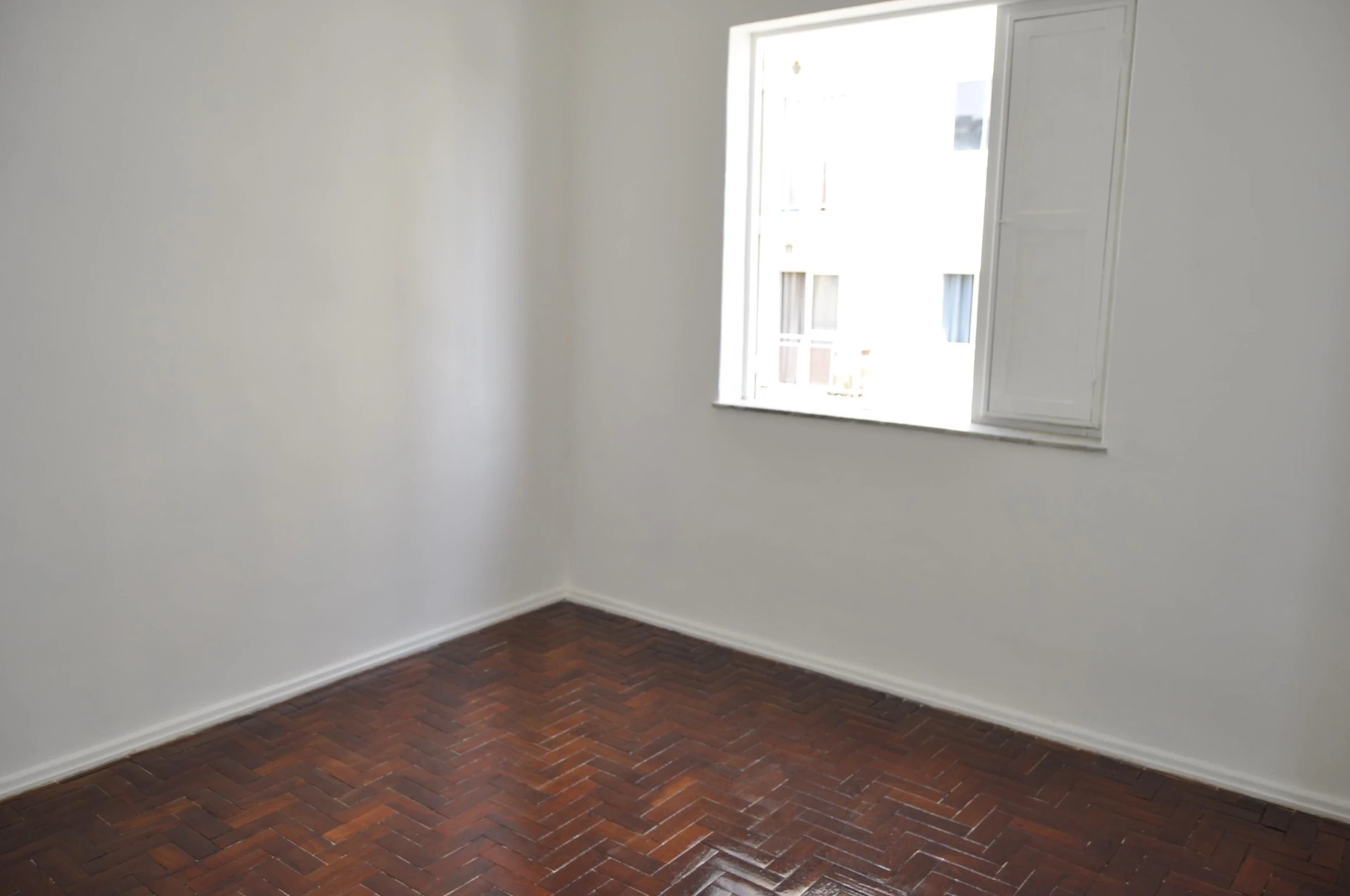 Wood or laminate floors in a 2-bedroom apartment, 85 m² — photo 20