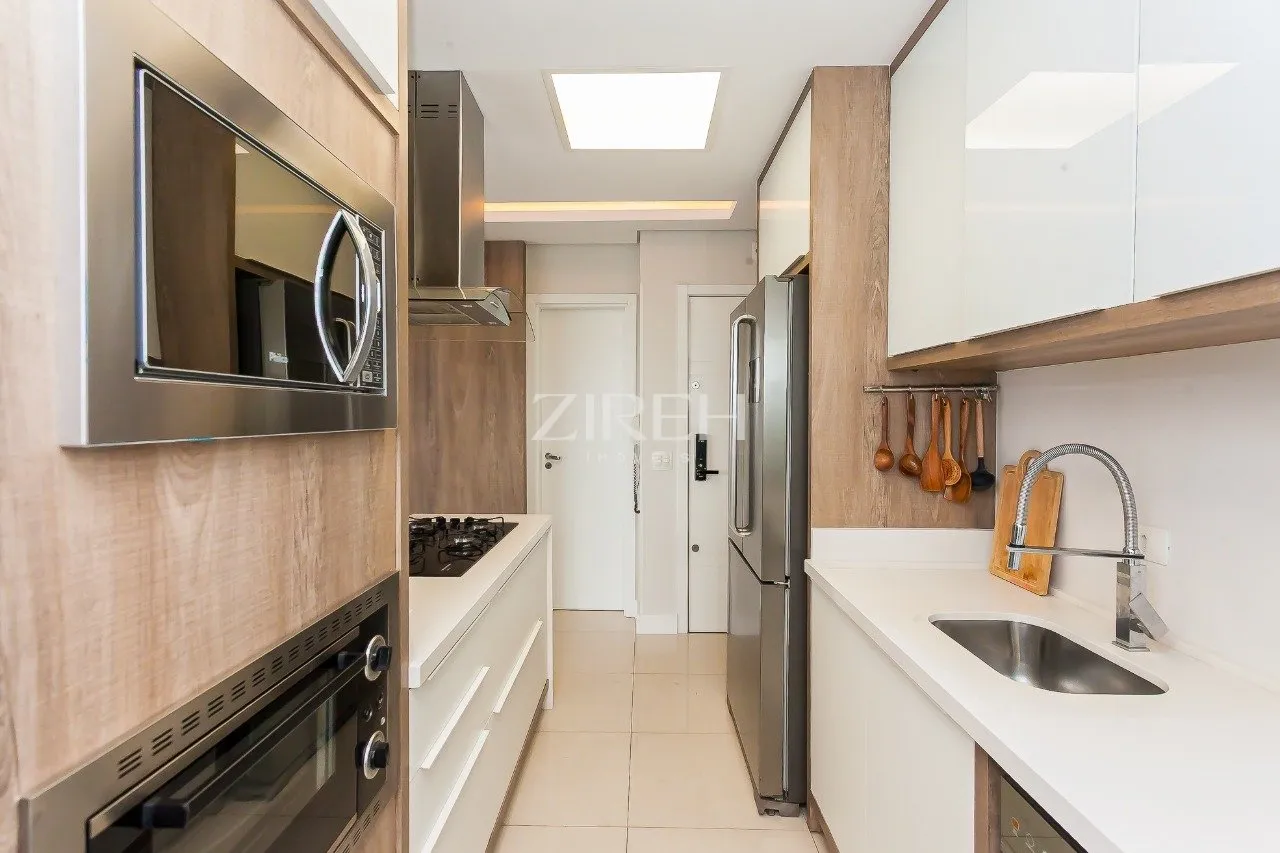 3-bedroom apartment in a building with a gym — photo 16