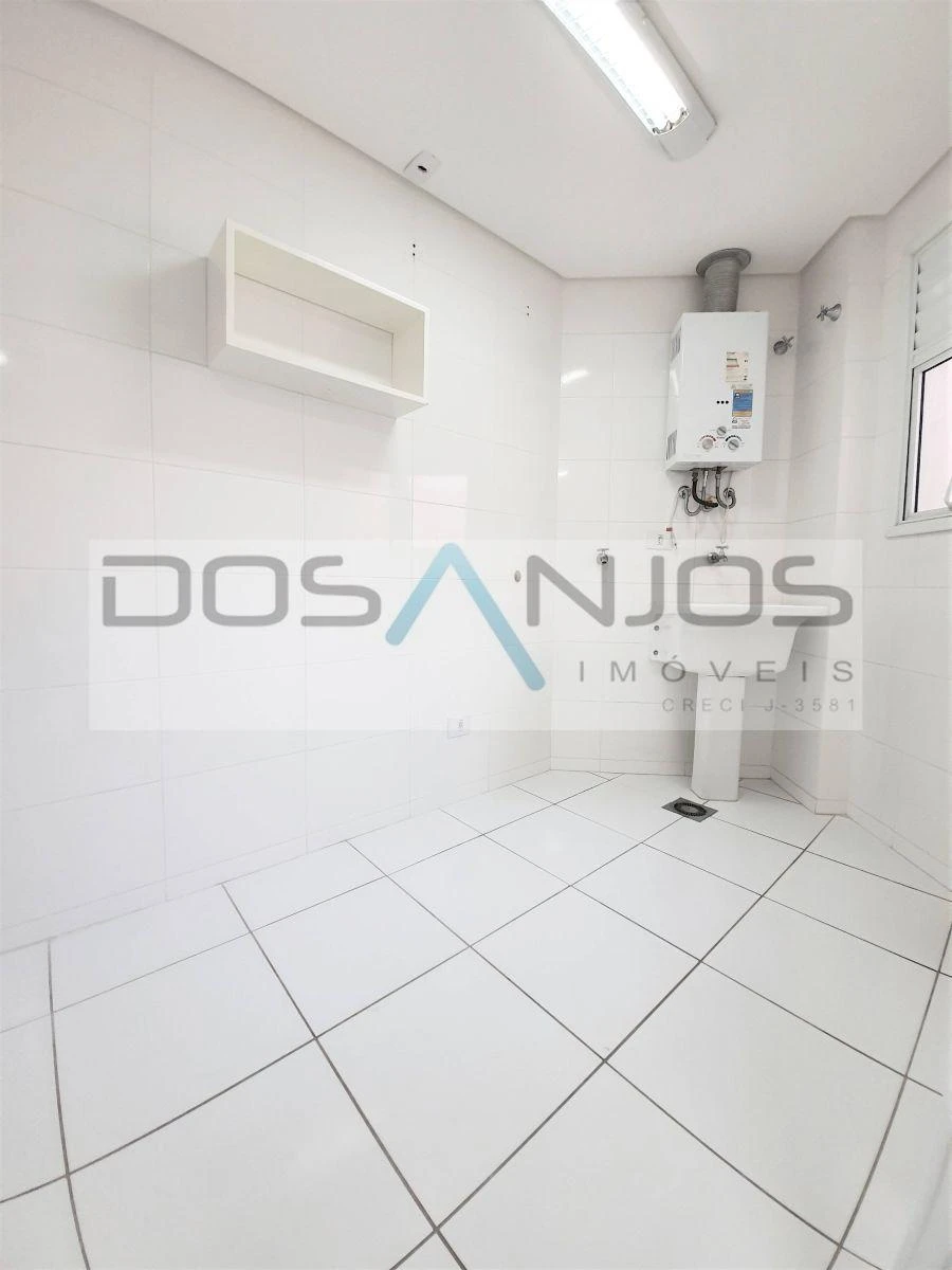 3-bedroom apartment in a building with a gym — photo 15