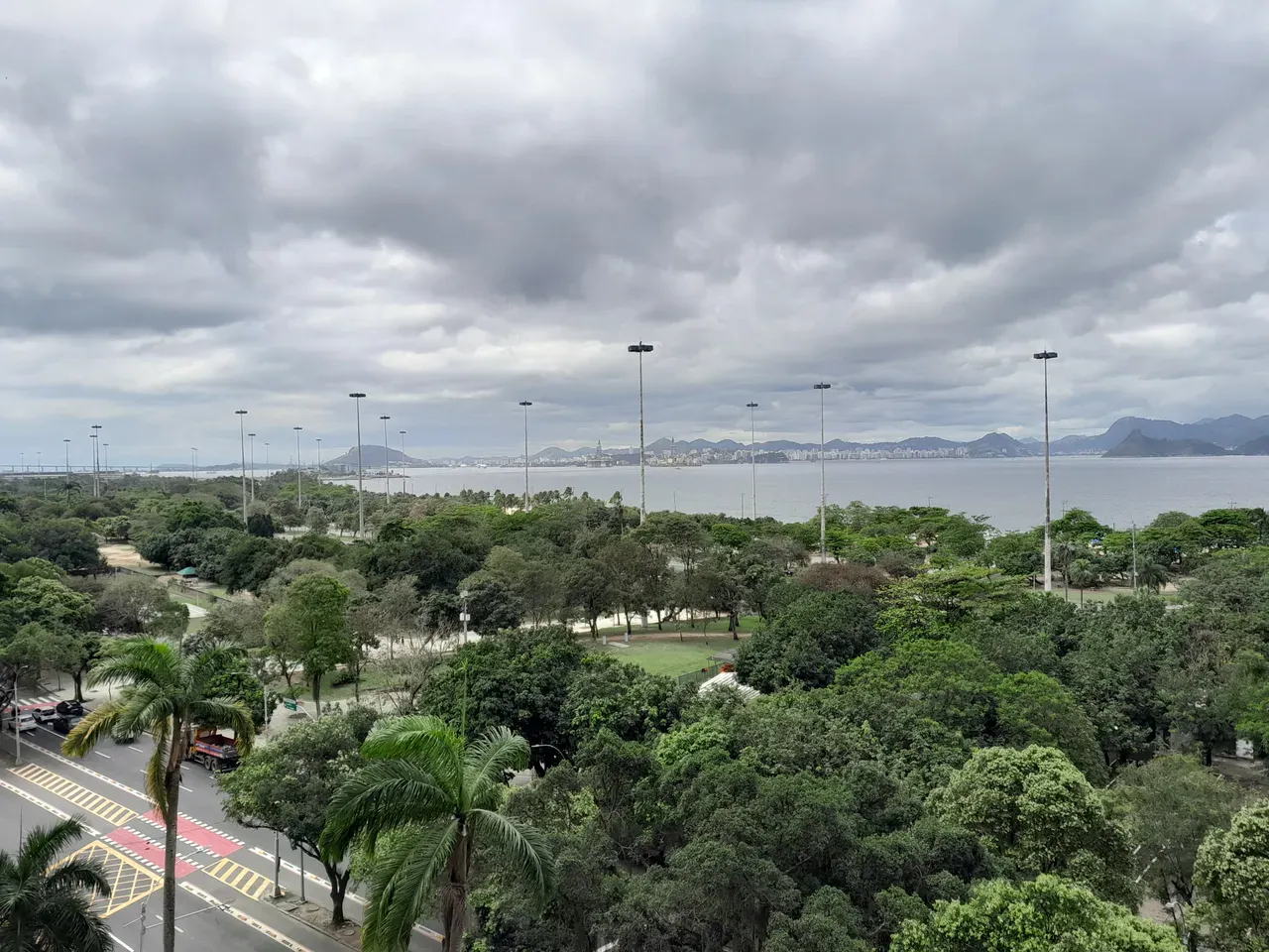 Apartment on the 9th floor with a glass-enclosed balcony — photo 5