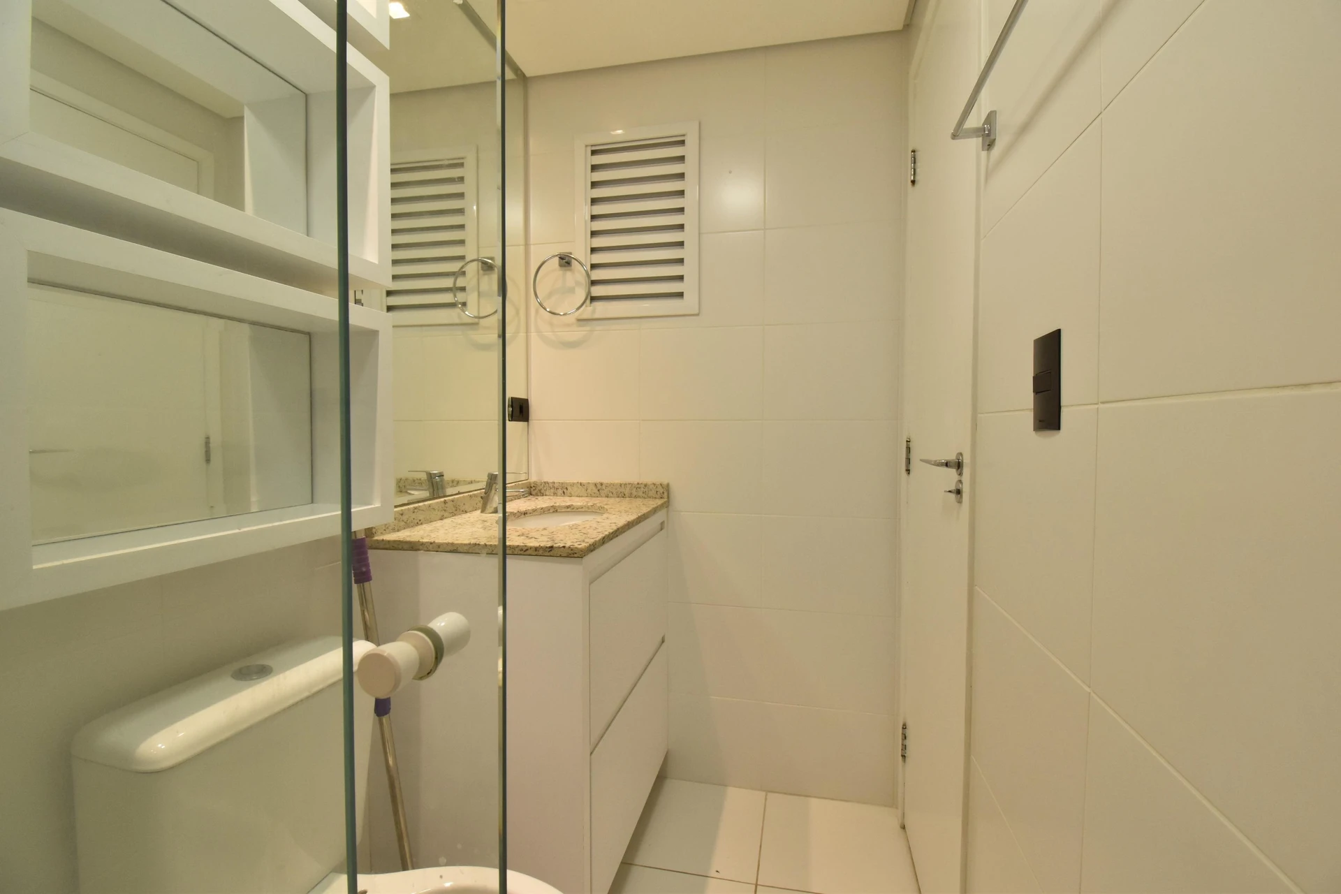 Квартира 62 м² с грилем на балконе и застеклённым балконом — photo 32