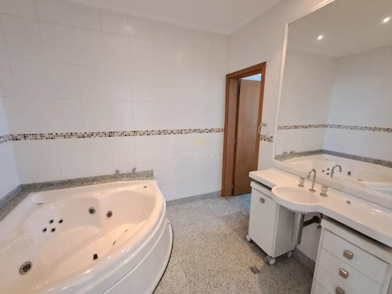 Casa em condomínio fechado com 6 quartos e 13 banheiros — photo 36