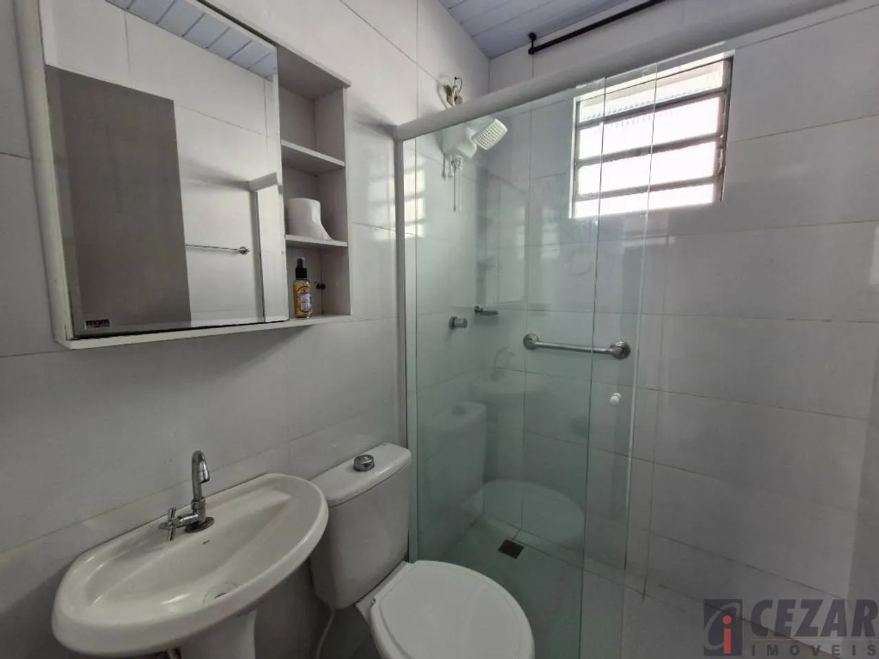 Unfurnished house with 2 bedrooms and a laundry area — photo 9