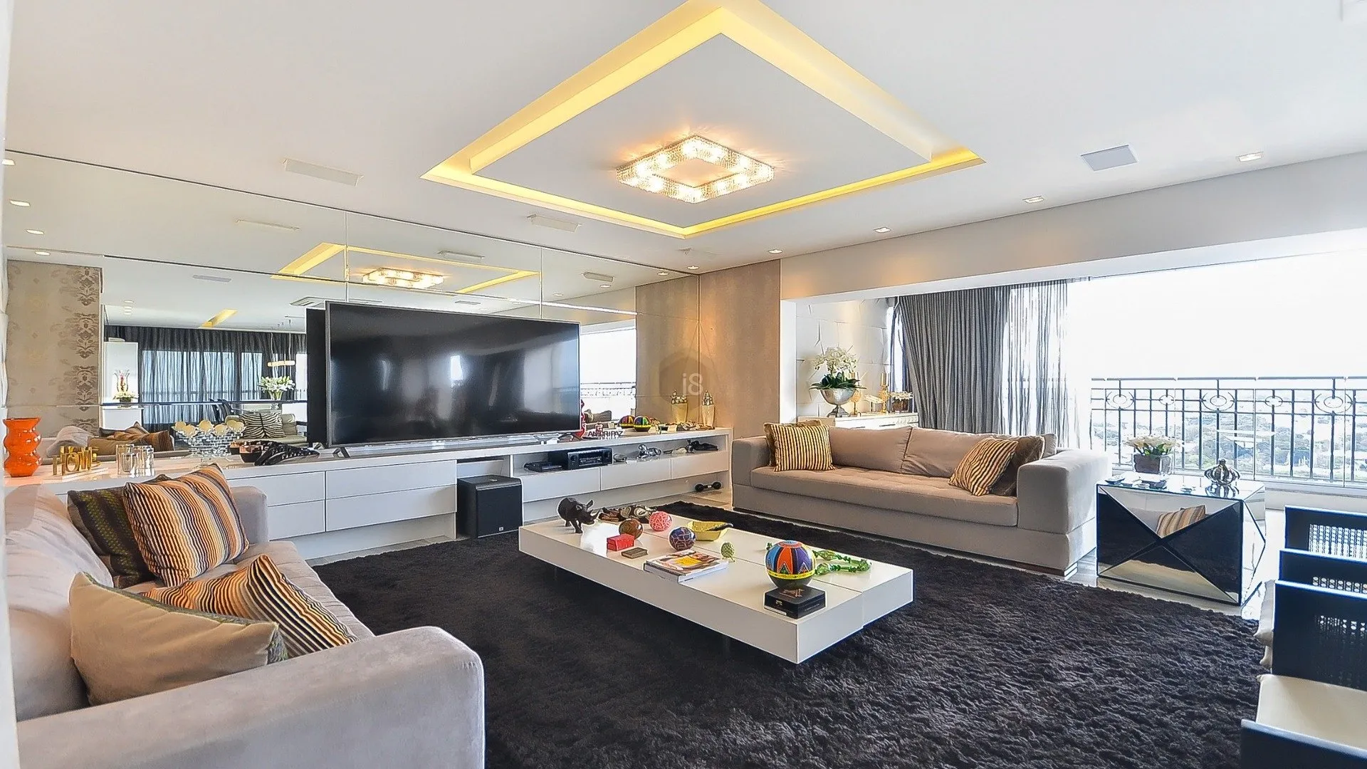 3-bedroom apartment with a bathtub