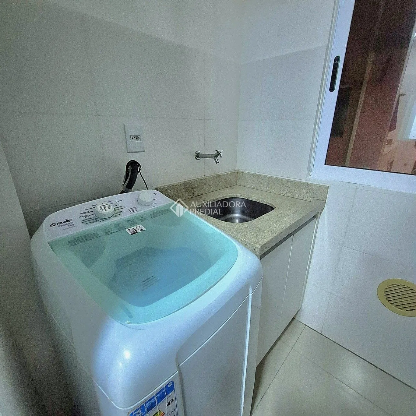 2-bedroom apartment with a washing machine in Florianópolis — photo 5