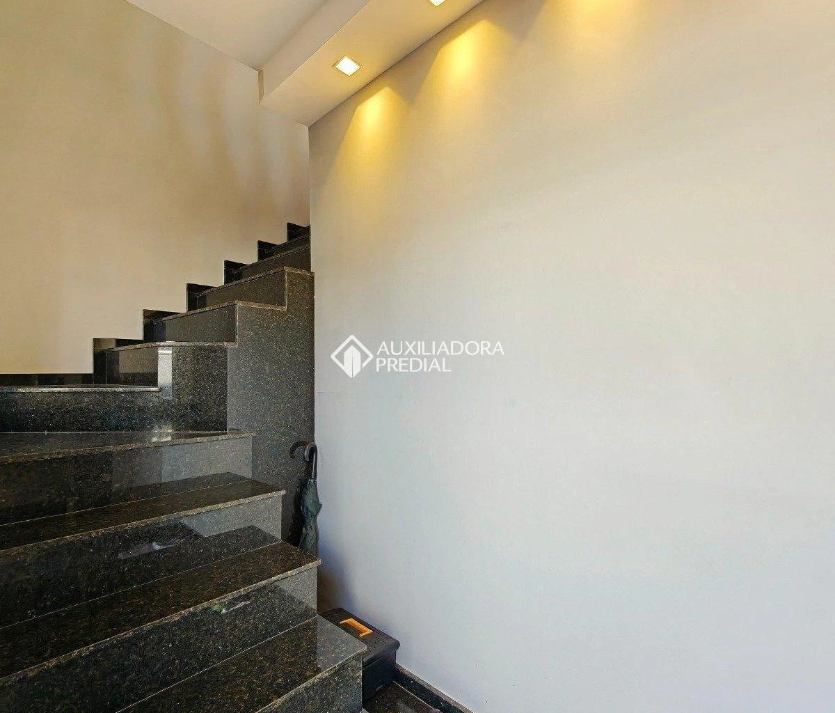 Water view in a 4-bedroom house, 320 m² — photo 38