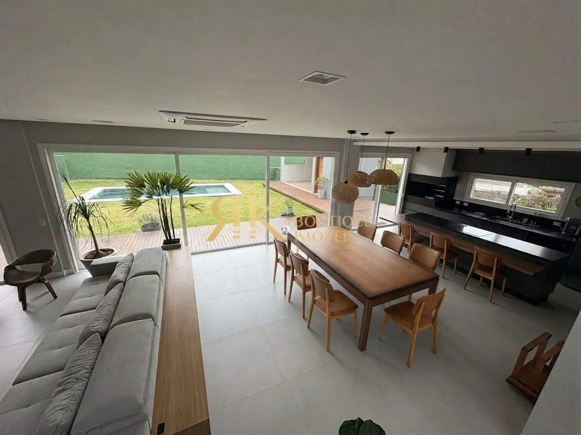 House with 4 en-suite bedrooms and a private pool — photo 3