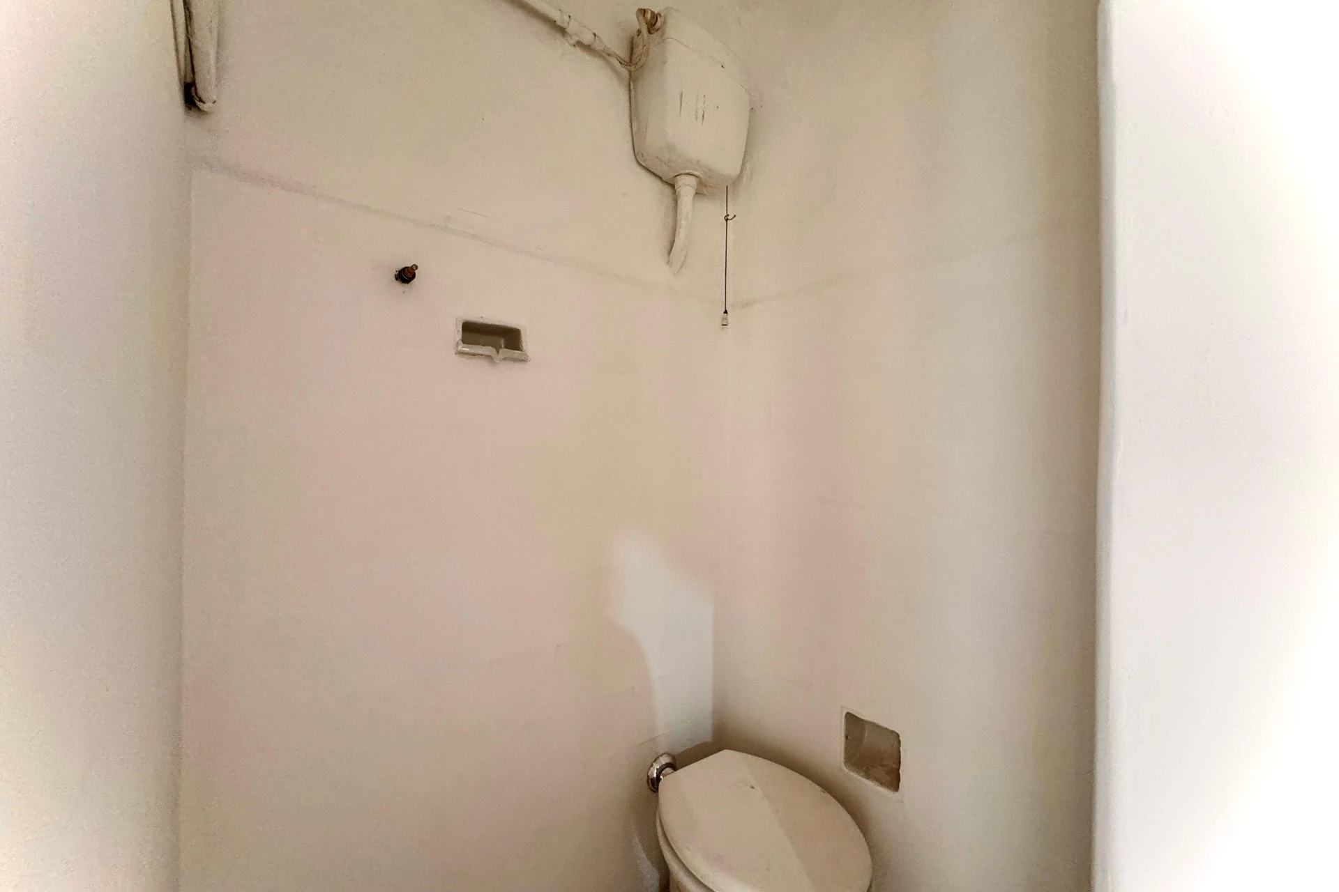Невмебльована квартира з 3 спальнями і балконом — photo 9