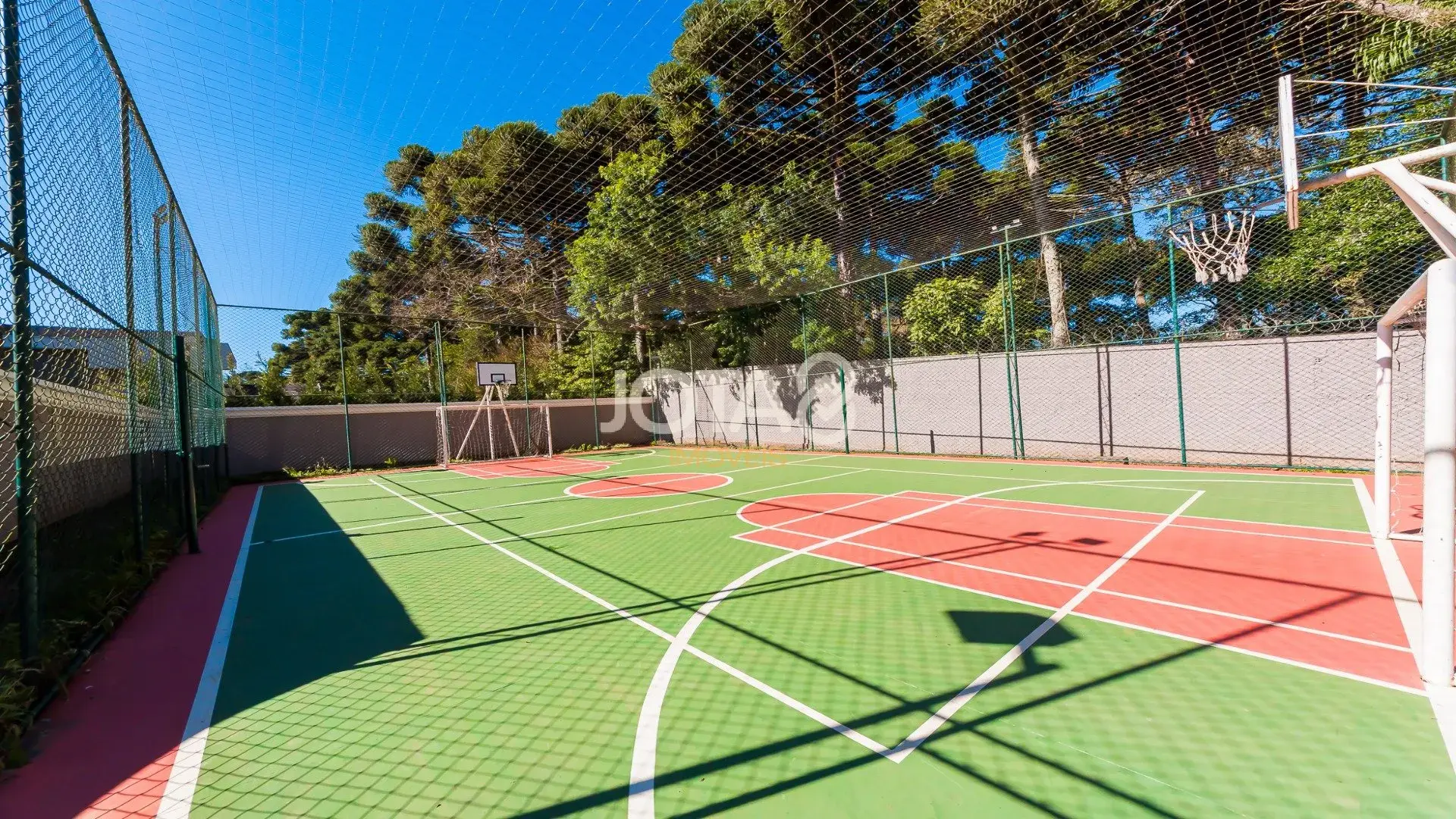 House with 3 bedrooms, 345 m² and 6 parking spaces — photo 58