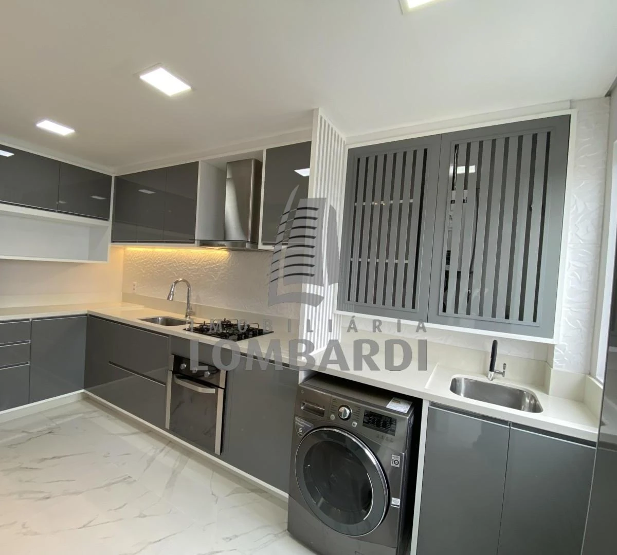 70 m² apartment with a walk-in closet and a washing machine — photo 2