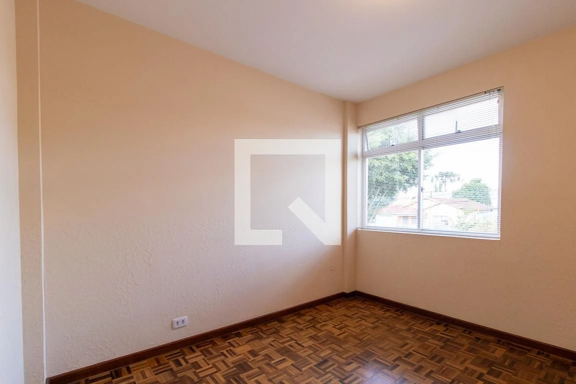 Apartamento de 3 quartos com piso de madeira ou laminado — photo 9