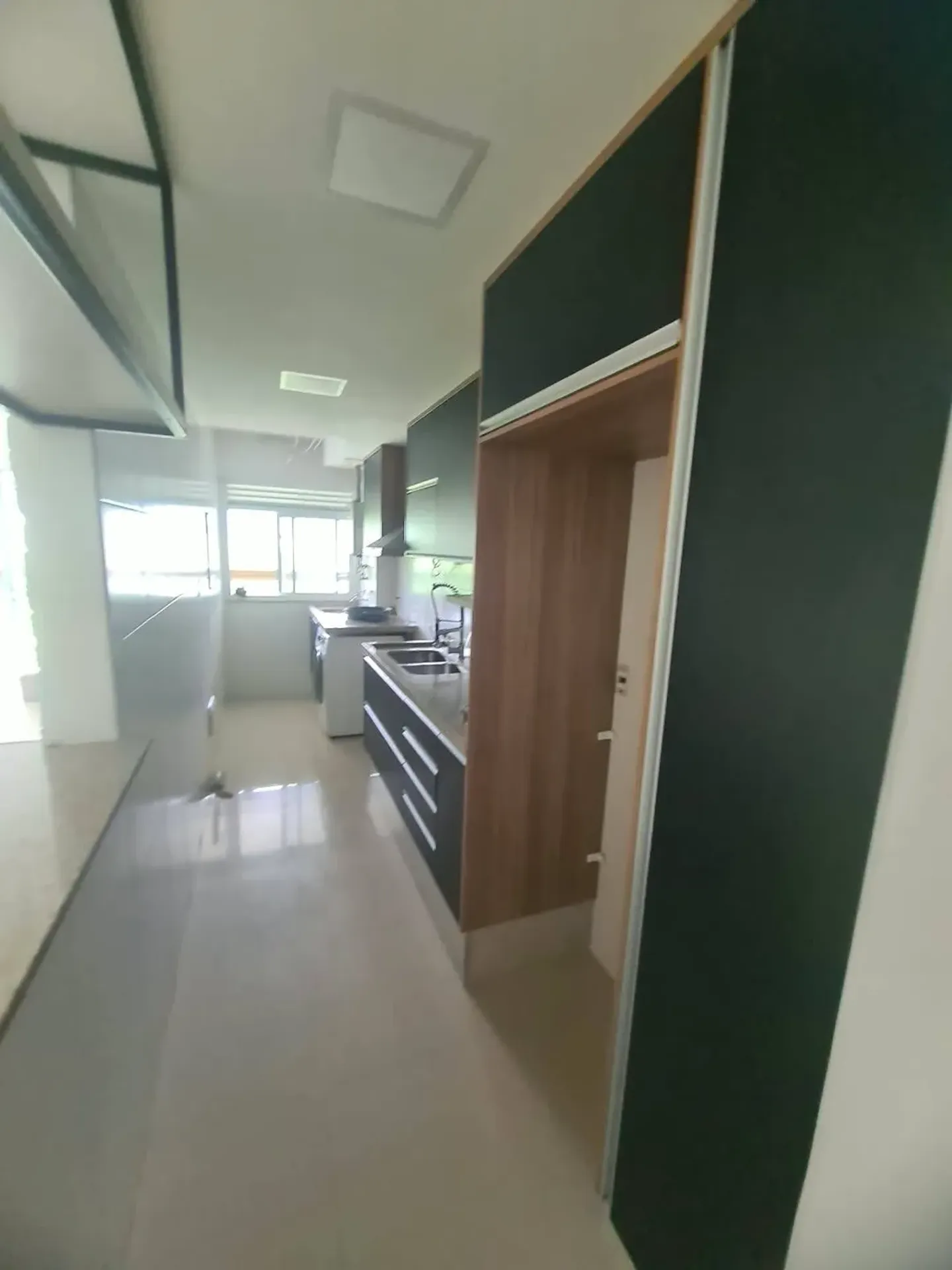 Walk-in closet in a 3-bedroom apartment, 81 m² — photo 22