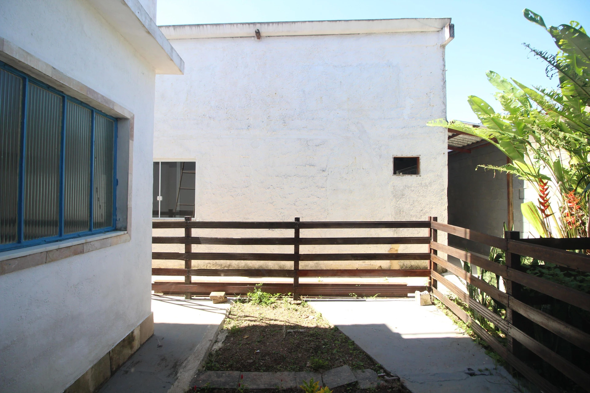 House with 4 bedrooms, 2 bathrooms and private garden — photo 46