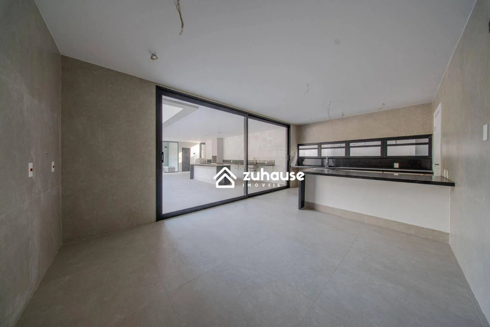 House with 5 bedrooms and an open-plan kitchen — photo 13