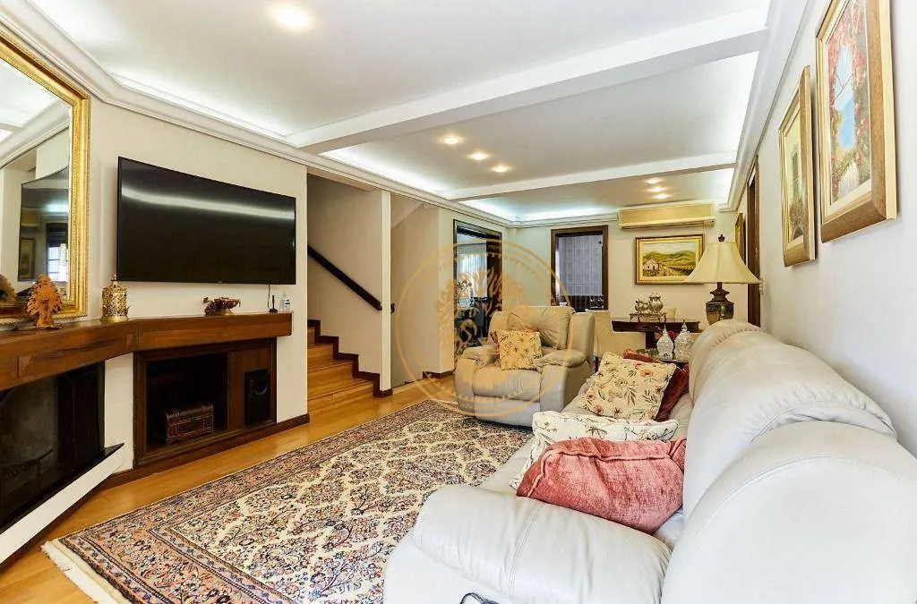 Furnished house with 4 bedrooms and a balcony