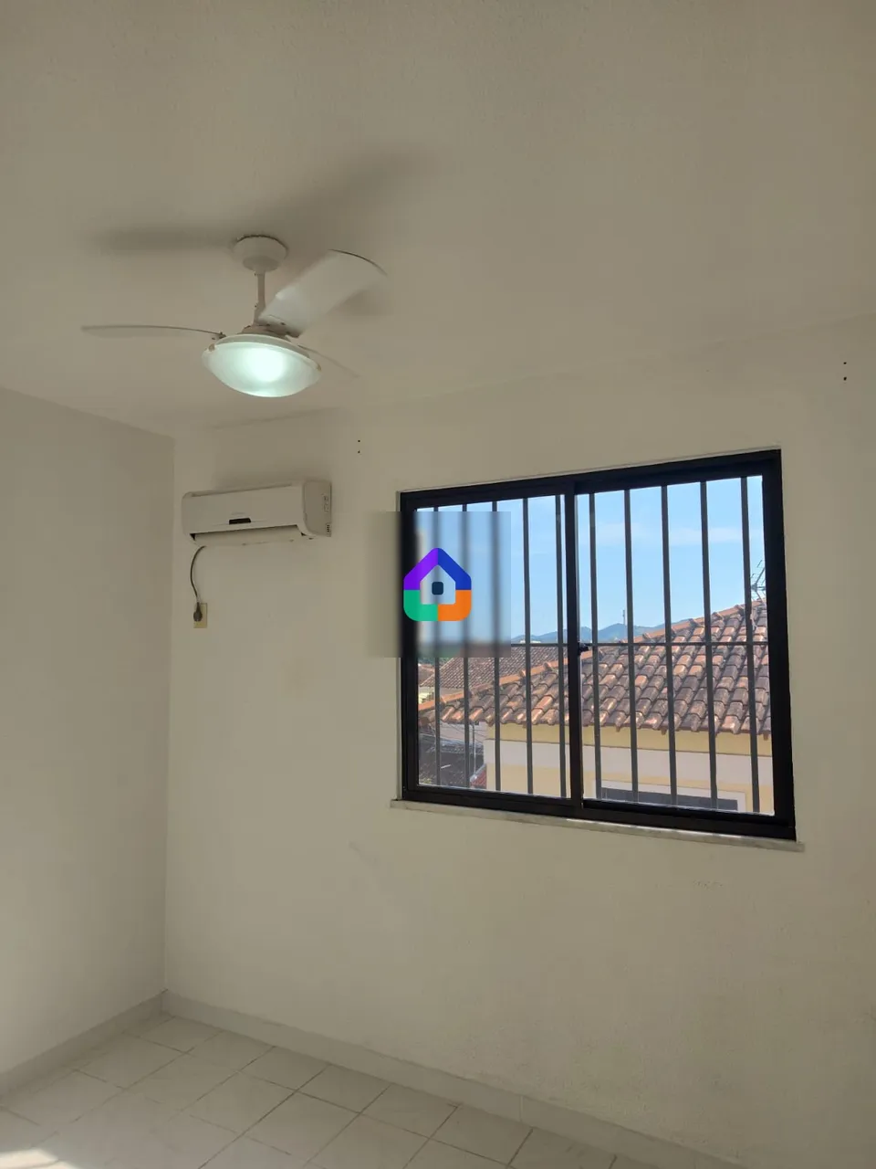2-bedroom house with a gas stove in the kitchen — photo 4