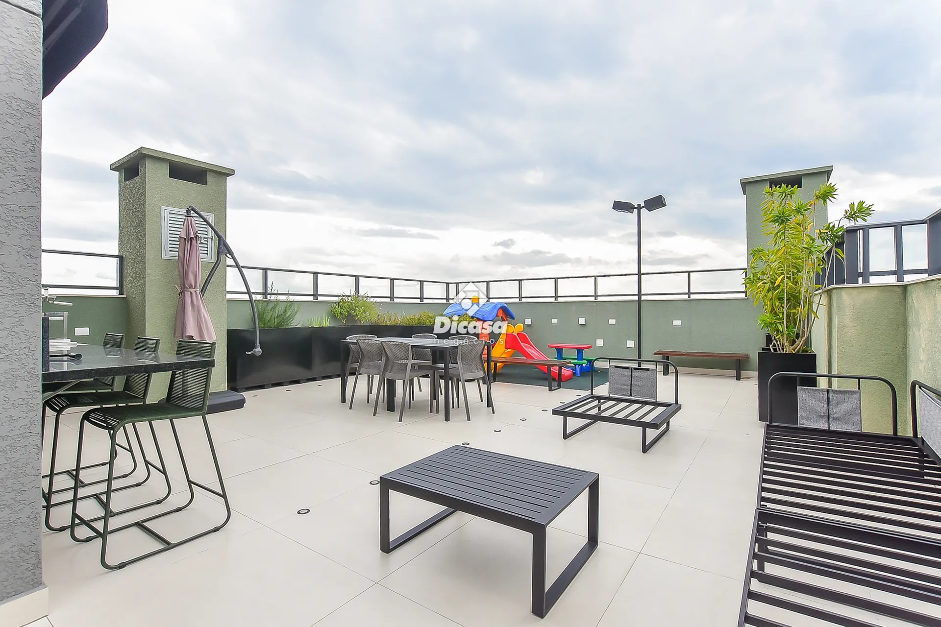 Glass-enclosed balcony in a 2-bedroom apartment, 68 m² — photo 33