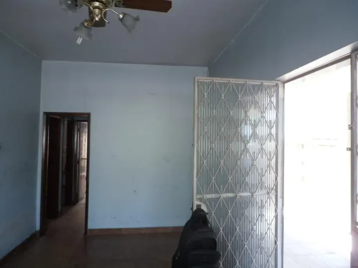 Unfurnished house with 4 bedrooms and 2 bathrooms — photo 8