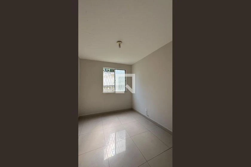3-bedroom apartment in a building with a pool — photo 7