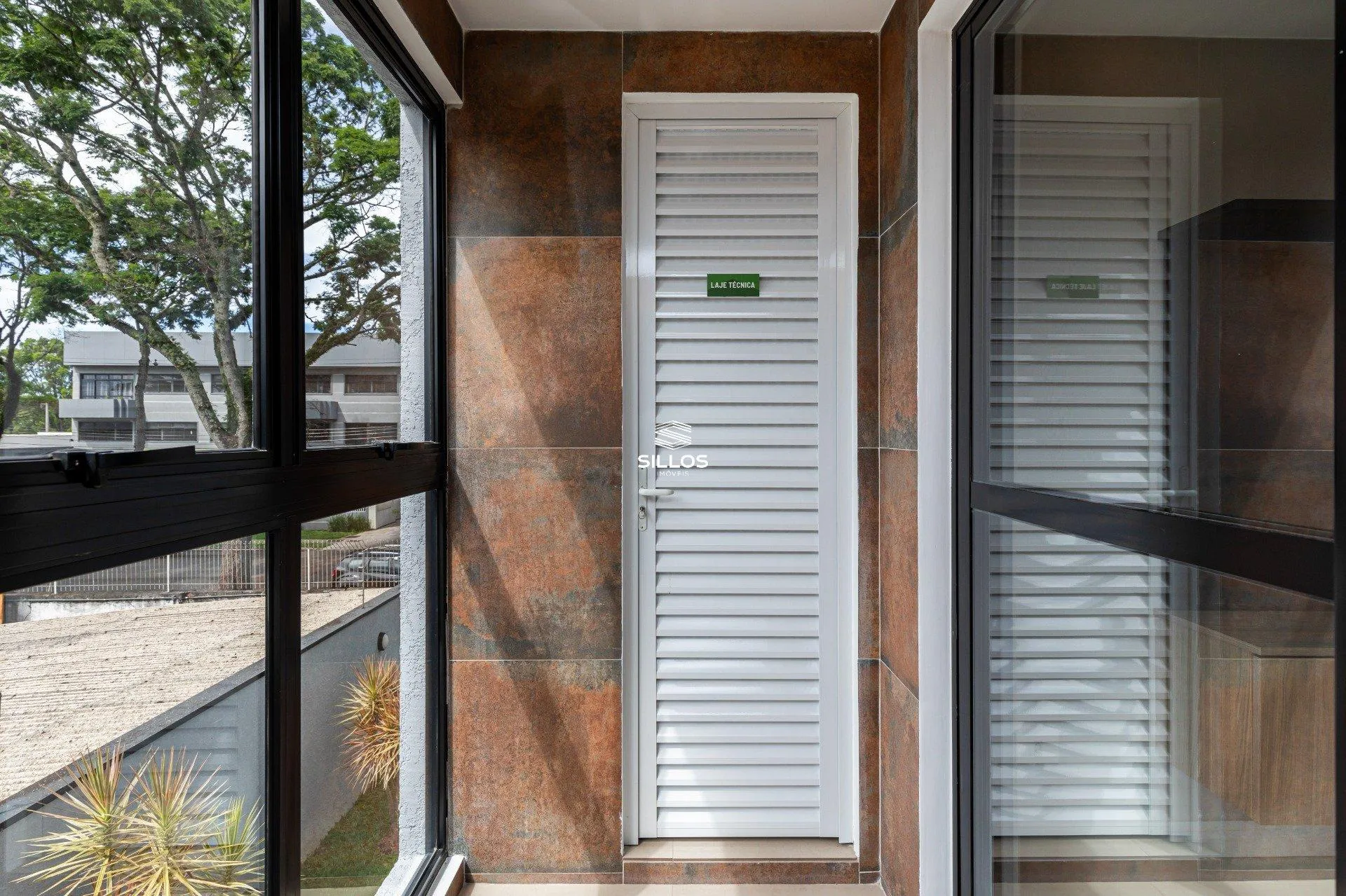 2-bedroom apartment with a grill on the balcony in Curitiba — photo 18