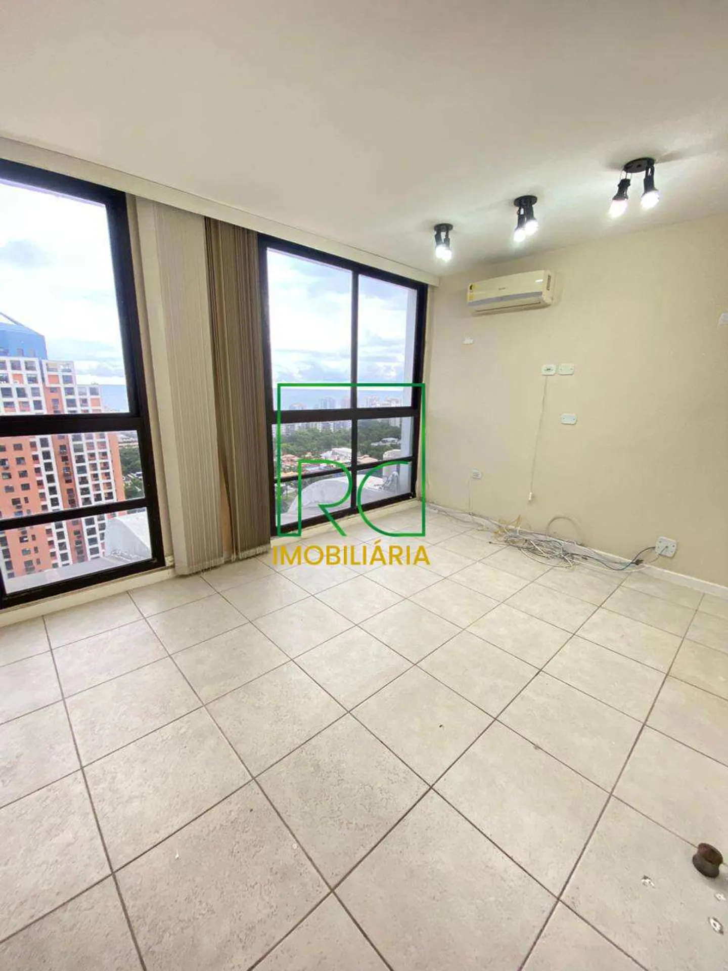 Unfurnished apartment with 3 bedrooms and water view — photo 32