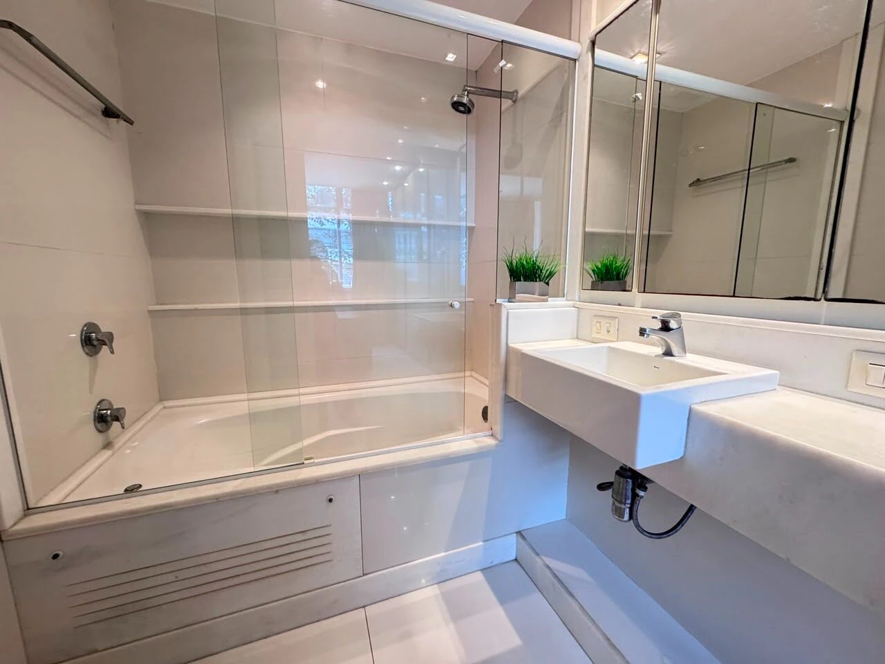 Apartamento amueblado de 4 dormitorios con 3 suites y 200 m² — photo 19