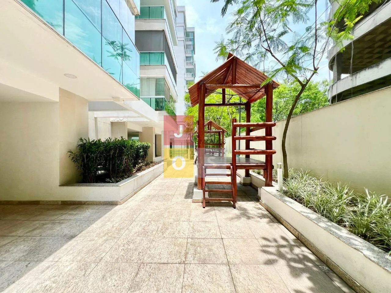 Furnished 4-bedroom suite apartment with 156 m² — photo 128