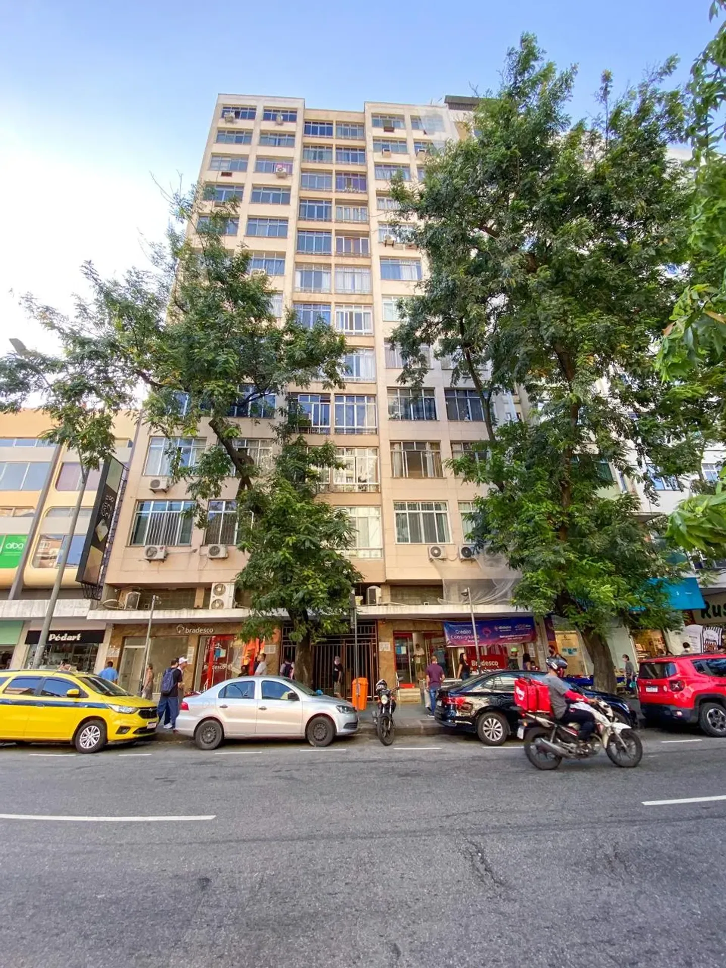 3-bedroom apartment with a suite and air conditioning — photo 3