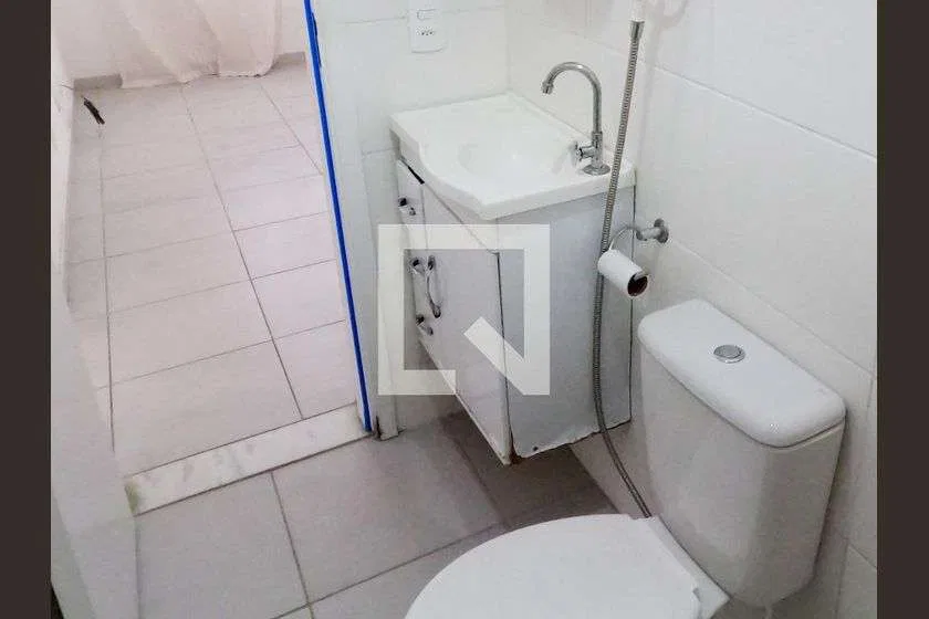 2-bedroom apartment in a building with a gym — photo 6