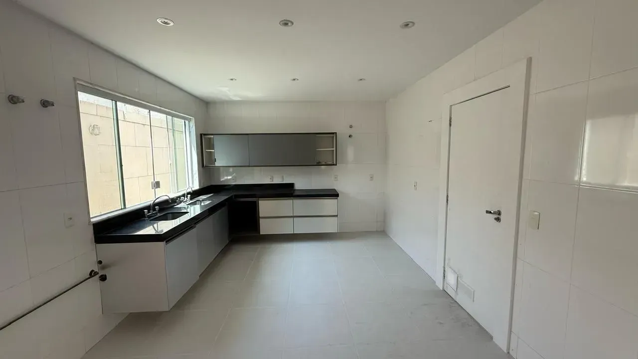 Casa com 5 quartos e 5 banheiros, 900 m² — photo 25