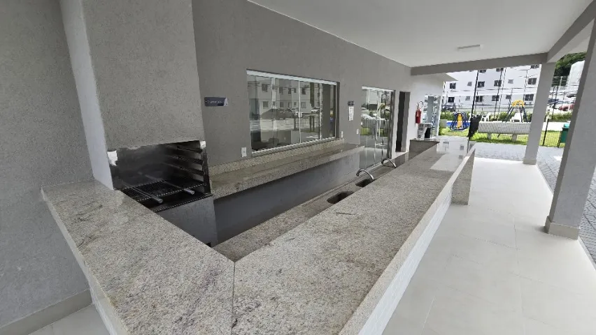 Apartamento sem mobília com cozinha separada e varanda — photo 18