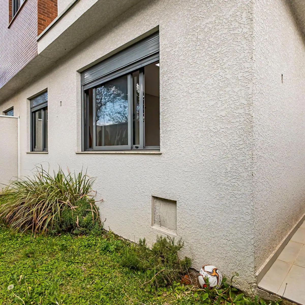3-bedroom apartment with a grill on the balcony in Curitiba — photo 3