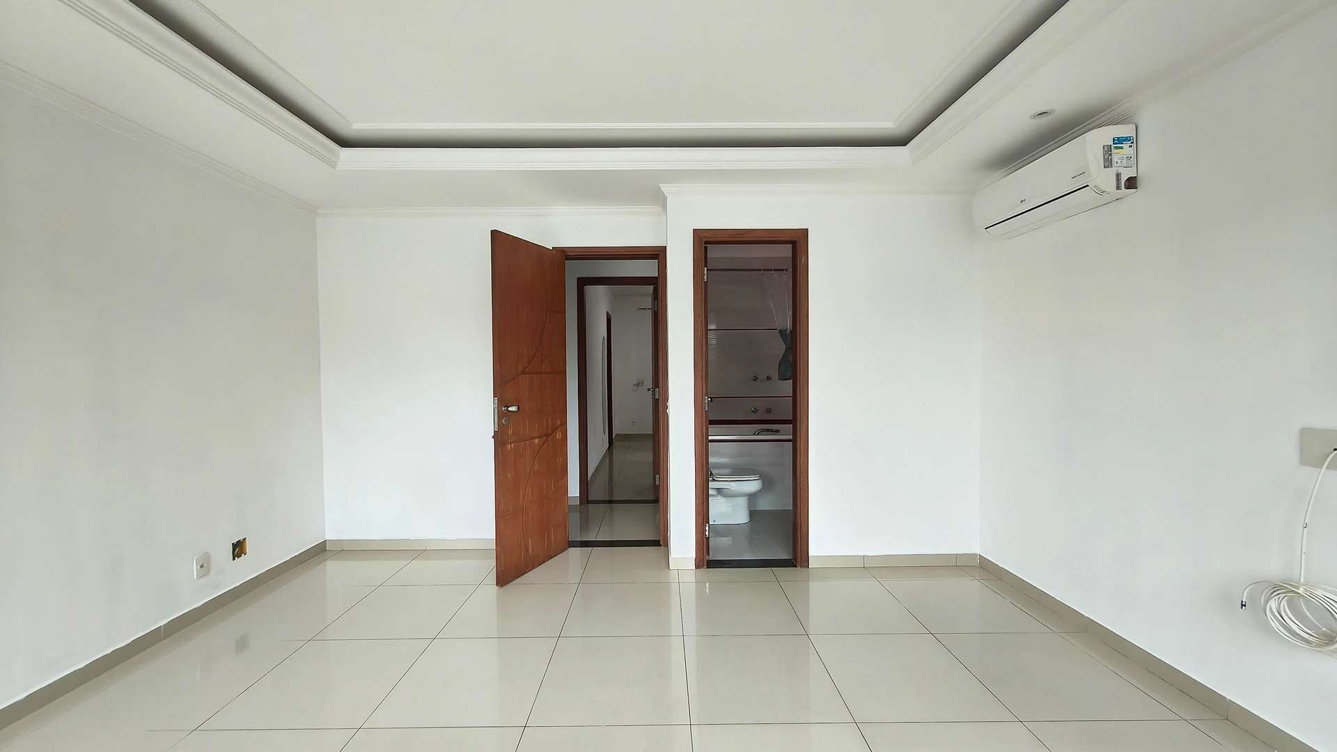 House, 241 m², with floor-to-ceiling windows — photo 19
