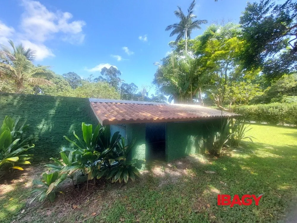 Furnished house with 5 bedrooms on 5200 m² — photo 69