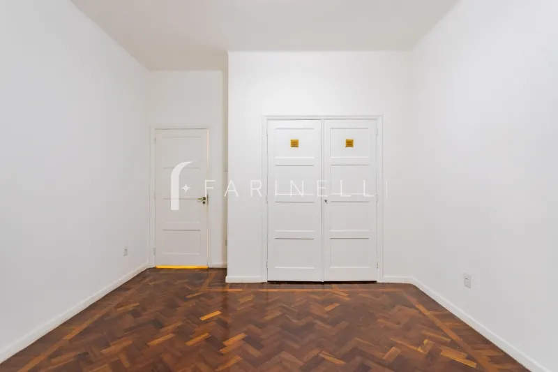 Home office in a 4-bedroom apartment, 196 m² — photo 16
