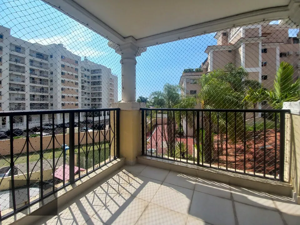 Furnished 3-bedroom apartment with 3 baths and balcony — photo 3