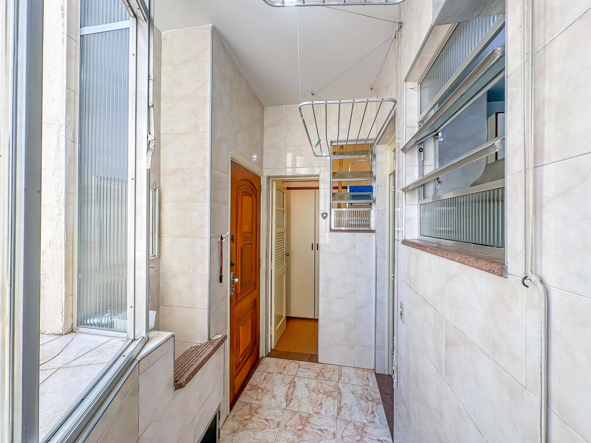 140 m² apartment with a jacuzzi and a bathtub — photo 57