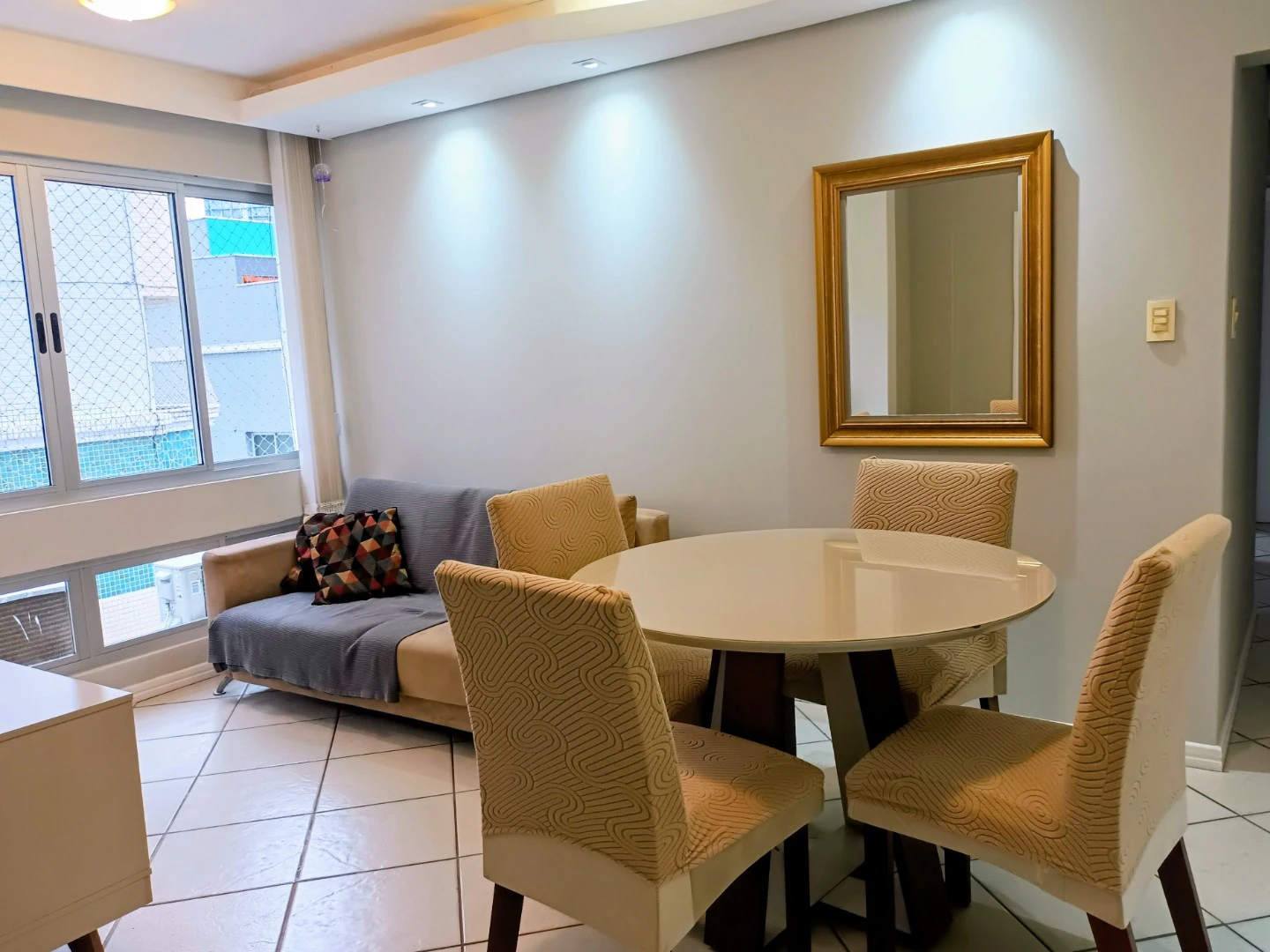 Мебльована квартира 73 м², 2 спальні