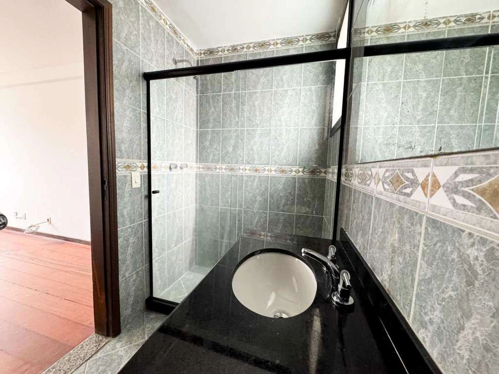Top-floor apartment with 3 en-suites and 4 baths — photo 18