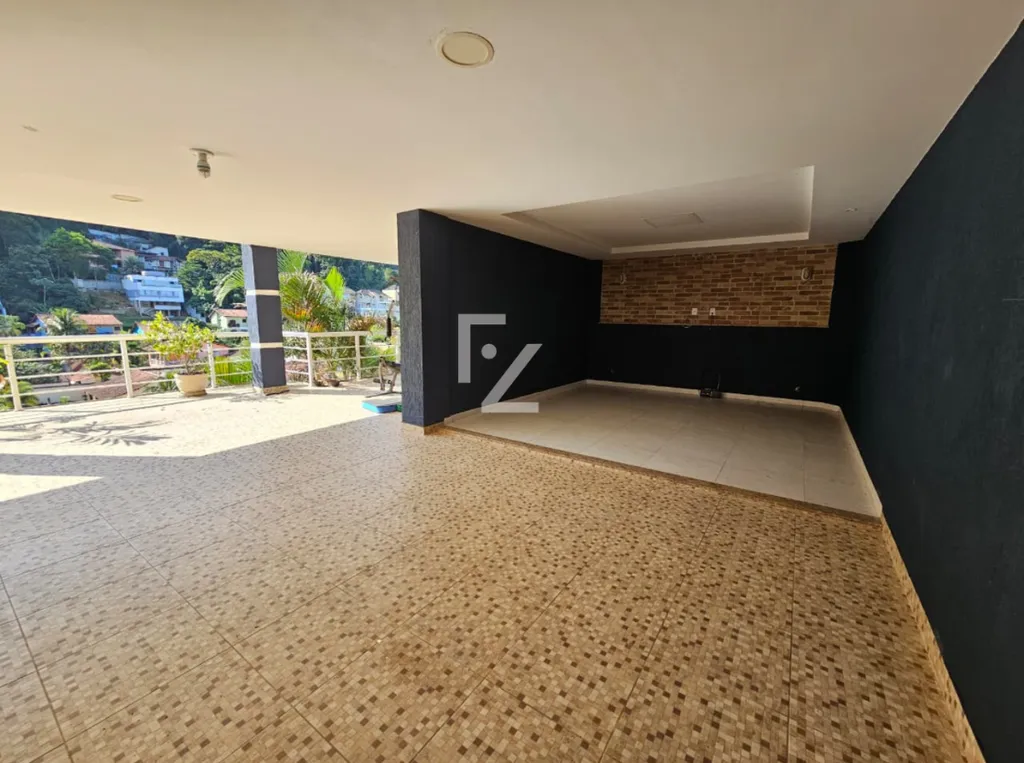 House with 5 bedrooms and mountain views — photo 33