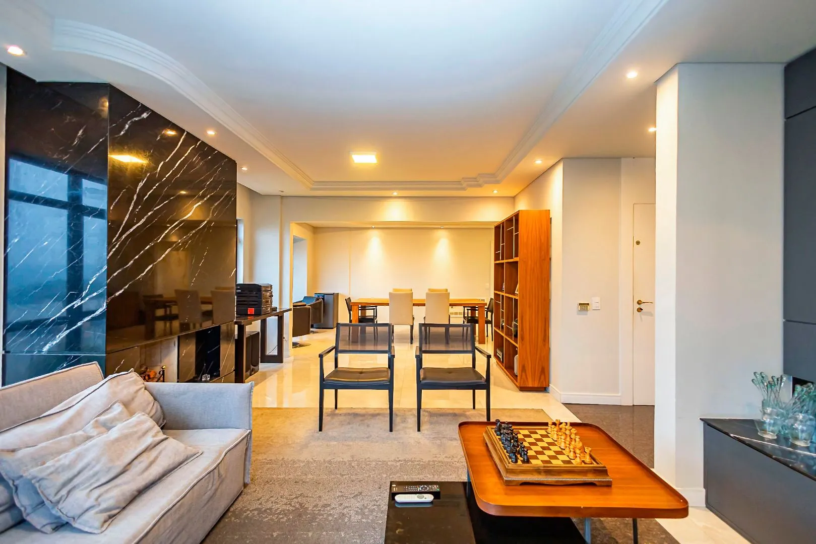 Furnished apartment with open-plan kitchen and 4 bedrooms — photo 2