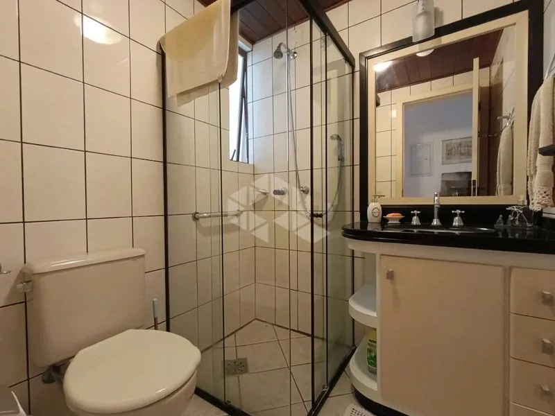 Balcony with a grill in a 3-bedroom apartment, 80 m² — photo 4