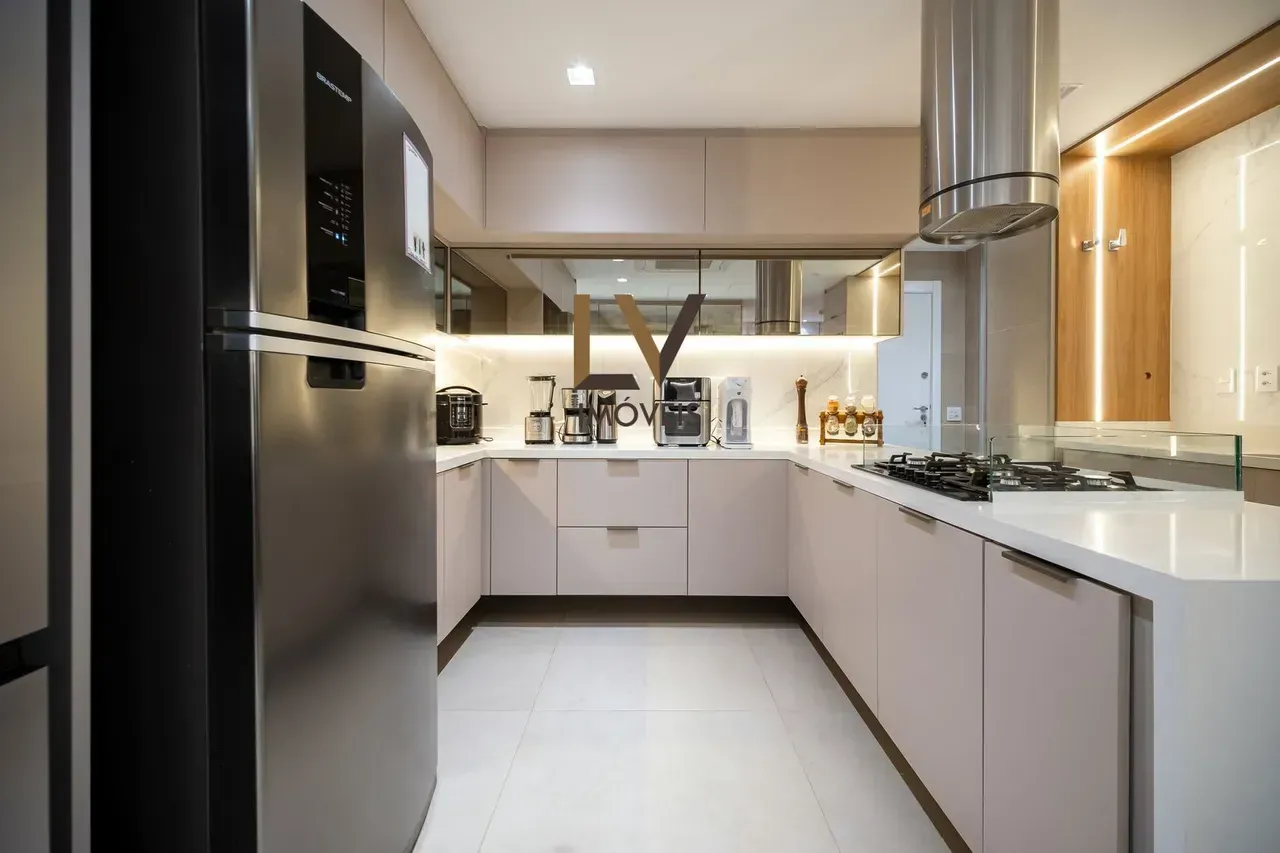 Furnished 4-bedroom apartment with open-plan kitchen — photo 17