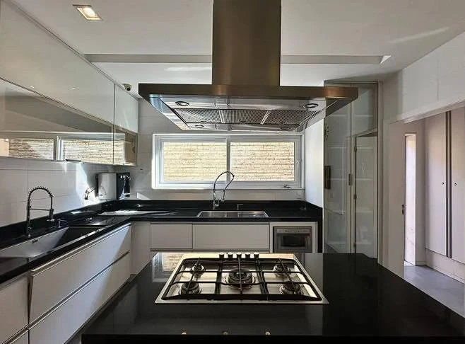 Casa mobiliada com 6 suítes e cozinha independente de 710 m² — photo 9