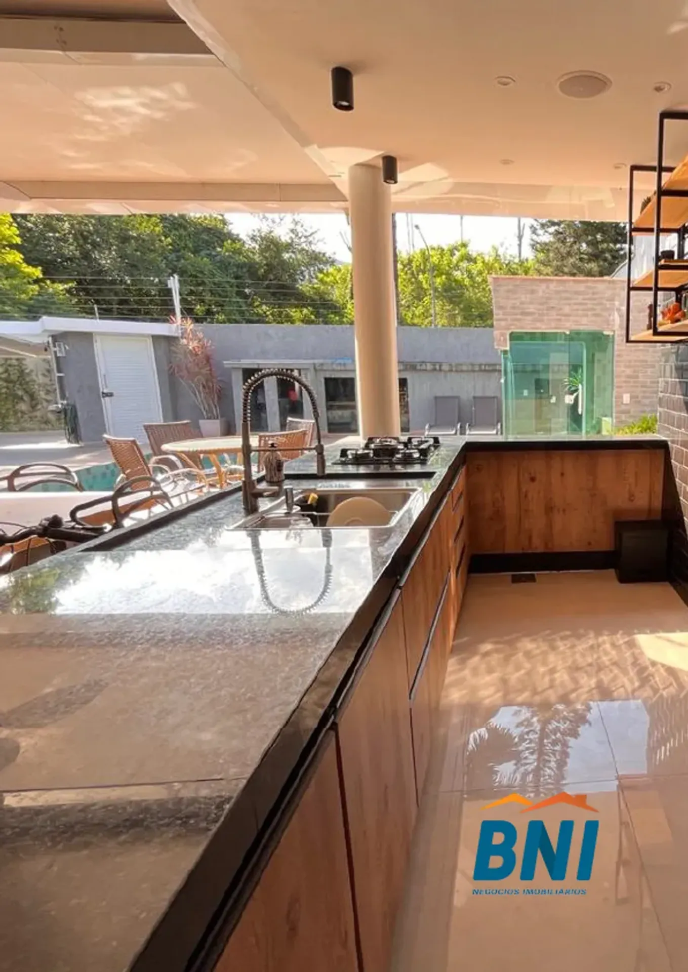 Garden in a 4-bedroom house, 320 m² — photo 7