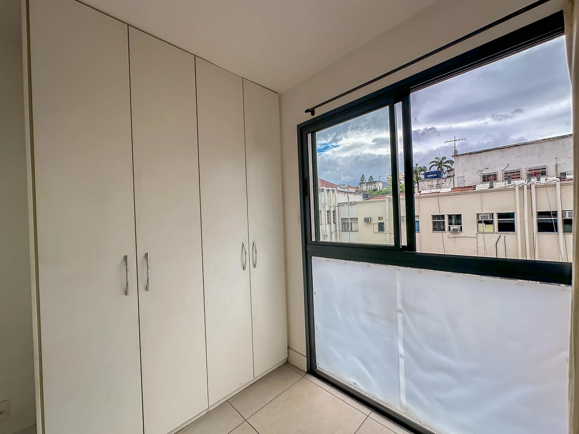 Furnished apartment, 42 m², with a glass-enclosed balcony — photo 34