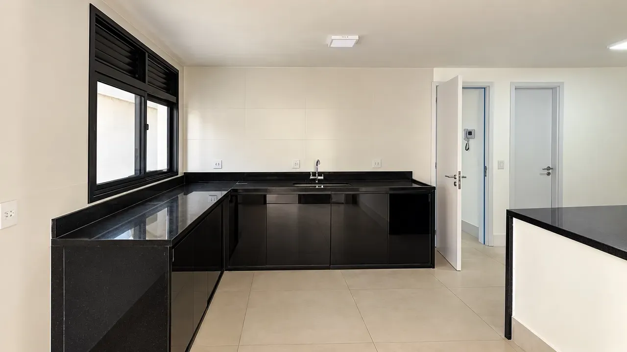 House, 360 m², with floor-to-ceiling windows — photo 29