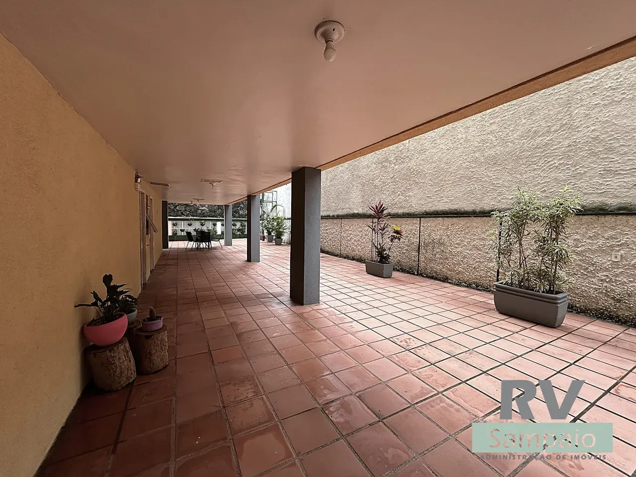 One-bedroom apartment with a mountain view in Rio de Janeiro — photo 29