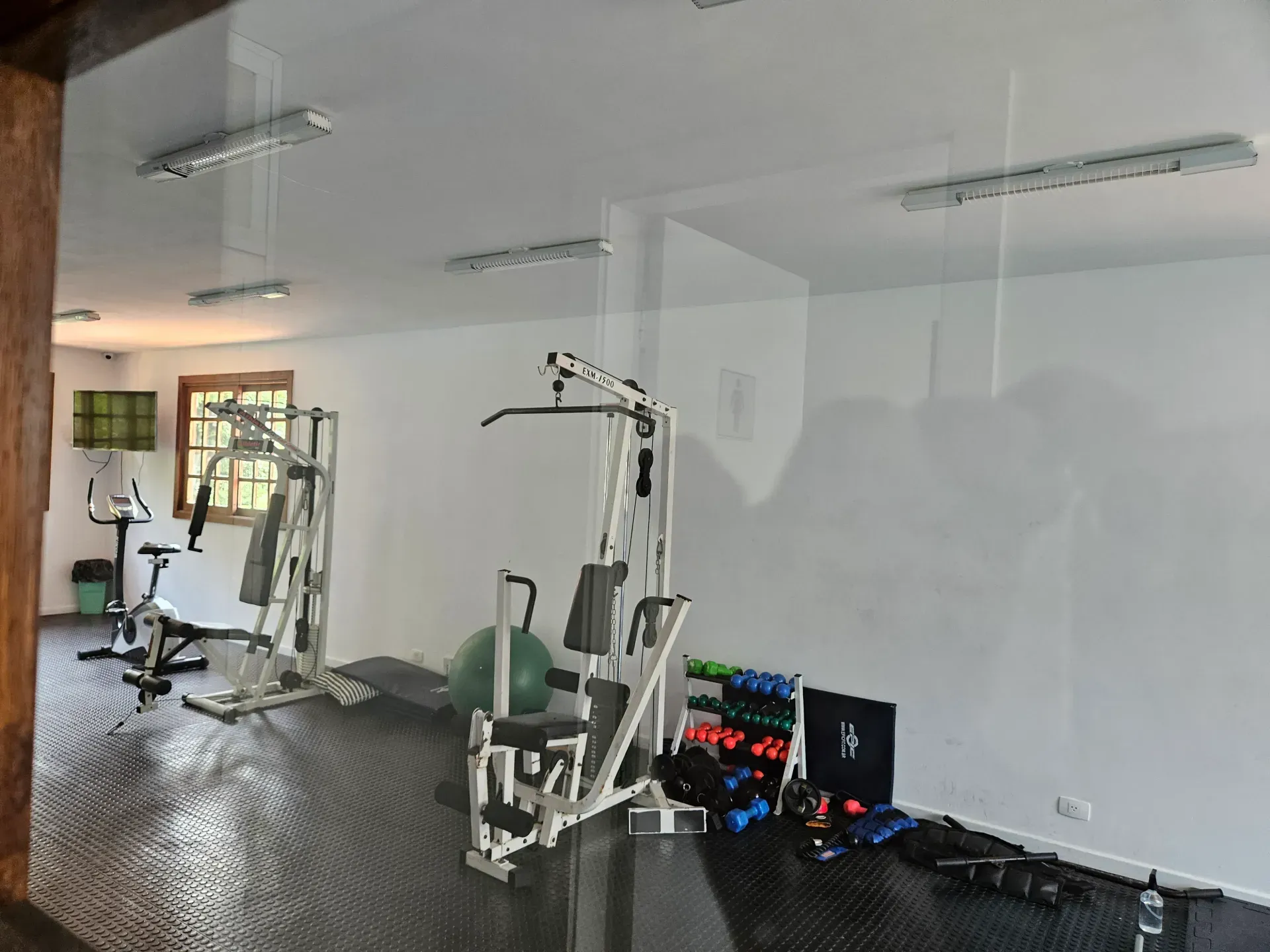 6 quartos e janelas do piso ao teto: casa de 504 m² — photo 42